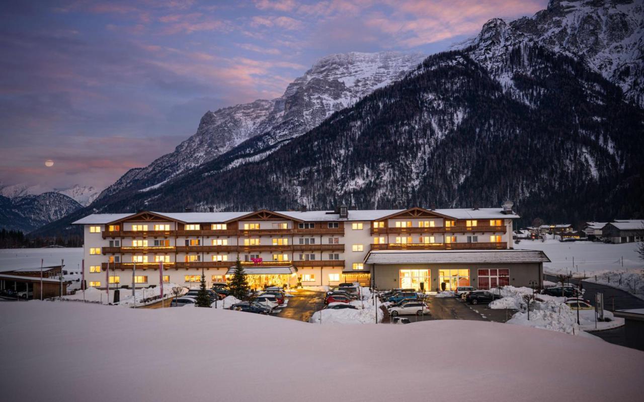 Kuhotel By Rilano Bald Elaya Hotel Steinplatte Waidring Exterior photo