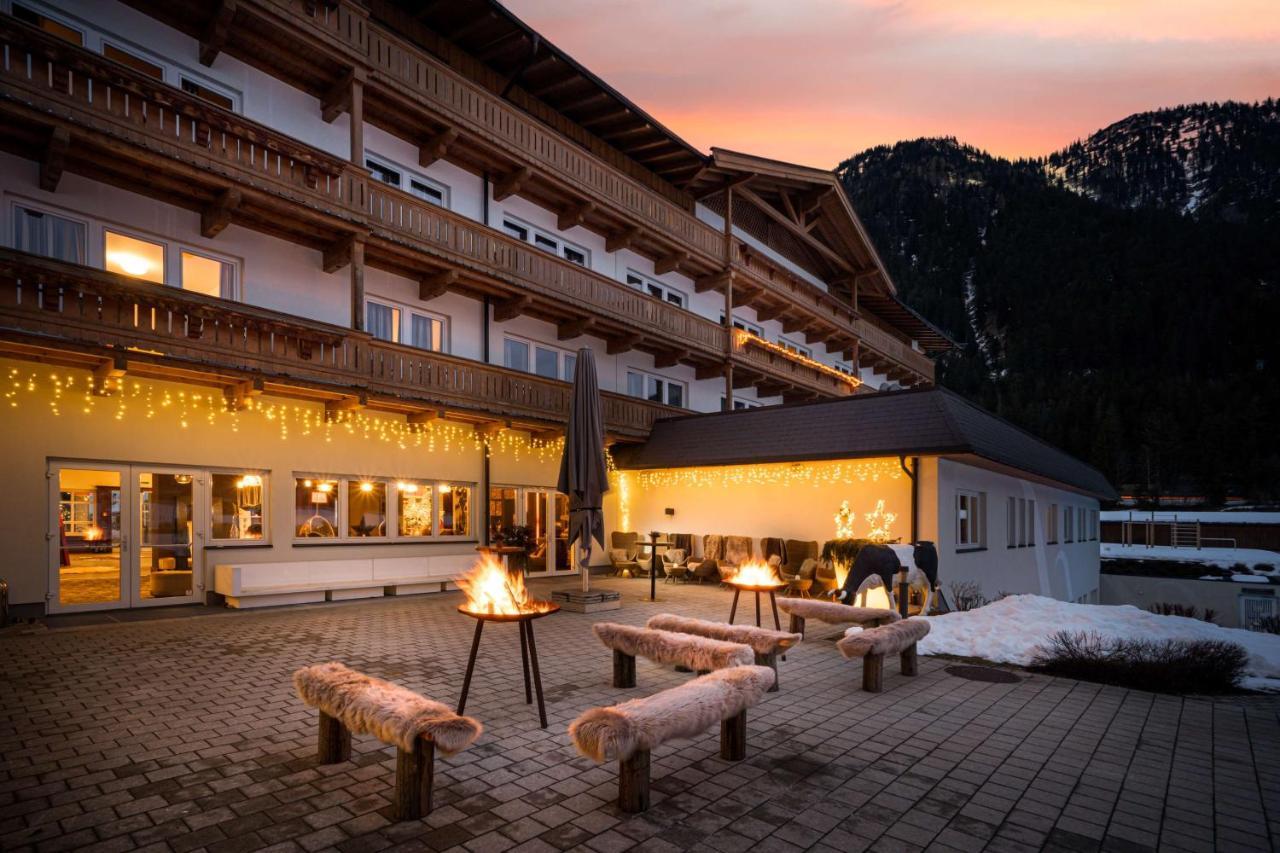 Kuhotel By Rilano Bald Elaya Hotel Steinplatte Waidring Exterior photo